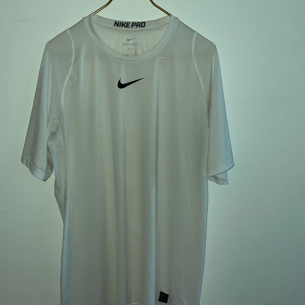 Nike pro tshirt